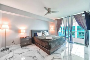 1 habitación, tabla de planchar con plancha, cuna de viaje y internet