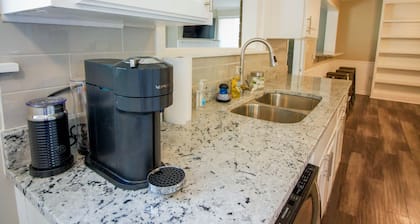 Luxury Midtown Home - Only a few blocks from FGH
