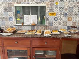 含每日當地特色早餐