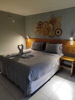 Ropa de cama de alta calidad, colchones con pillow-top y minibar 