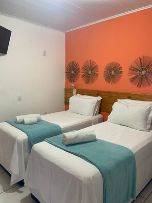 ห้องสแตนดาร์ดทวิน | เครื่องนอนระดับพรีเมียม, เตียงพร้อมฟูกเสริมที่นอน, มินิบาร์