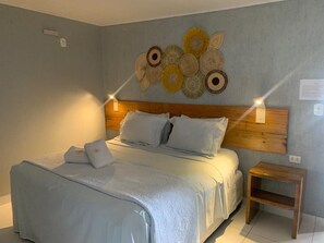Premium bedding, pillow-top beds, minibar, in-room safe - Pousada Praia Bonita (São Miguel dos Milagres)