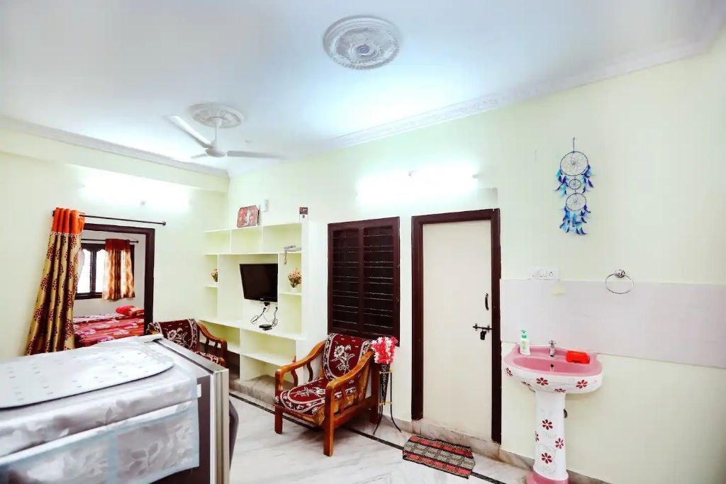 2 bedrooms, iron/ironing board, WiFi