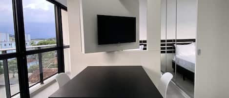 Elite-Apartment | 1 Schlafzimmer, Schreibtisch, laptopgeeigneter Arbeitsplatz