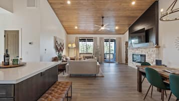 Smart TV, chimenea, videojuegos y libros