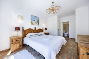 2 chambres, fer et planche à repasser, accès au Wi-Fi (inclus)