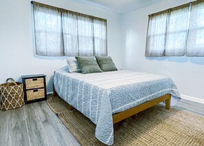 4 bedrooms, desk, free WiFi, bed sheets - Entire Satellite Beach Home | 8 Min Walk to Ocean | Private Pool | 4 Bed 2 Bath (Satellite Beach)