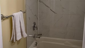 Desk, laptop workspace, iron/ironing board (on request), free WiFi - Skyland Motel Inn & Suites (Huntsville)