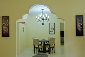 Dining - Champagne Villa (Whitehouse)