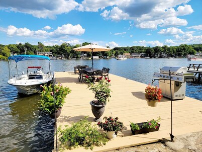 4 Bedroom Lake Hopatcong Lakehouse with Kayaks and Paddleboat