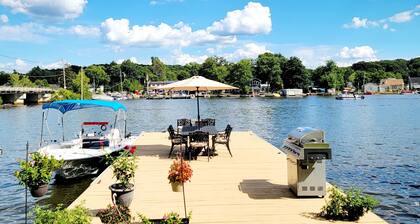 4 Bedroom Lake Hopatcong Lakehouse with Kayaks and Paddleboat
