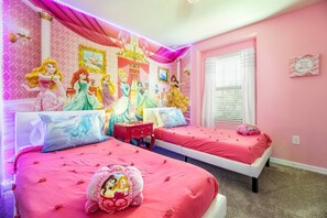 5 bedrooms, desk, iron/ironing board, travel cot - Pool Movies, Awesome New Game Room, Gaming Loft & FREE Pool Heat & BBQ (Kissimmee)