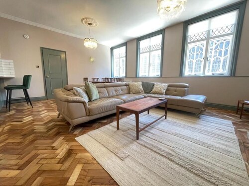 Two Bedroom apartment with stunning Cathedral Views