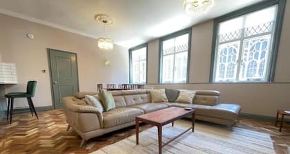 Two Bedroom apartment with stunning Cathedral Views