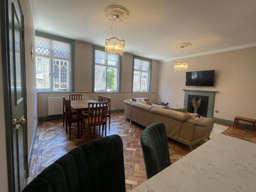 Two Bedroom apartment with stunning Cathedral Views