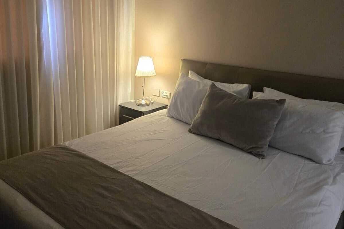 1 habitación, ropa de cama hipoalergénica y minibar