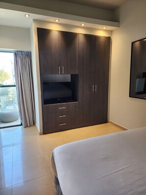 1 quarto, roupas de cama antialérgicas, frigobar, cofres nos quartos