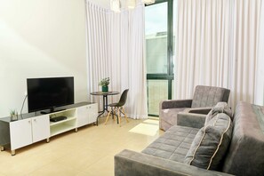 Family Suite | Living area - Hotel H7 tlv (Tel Aviv)
