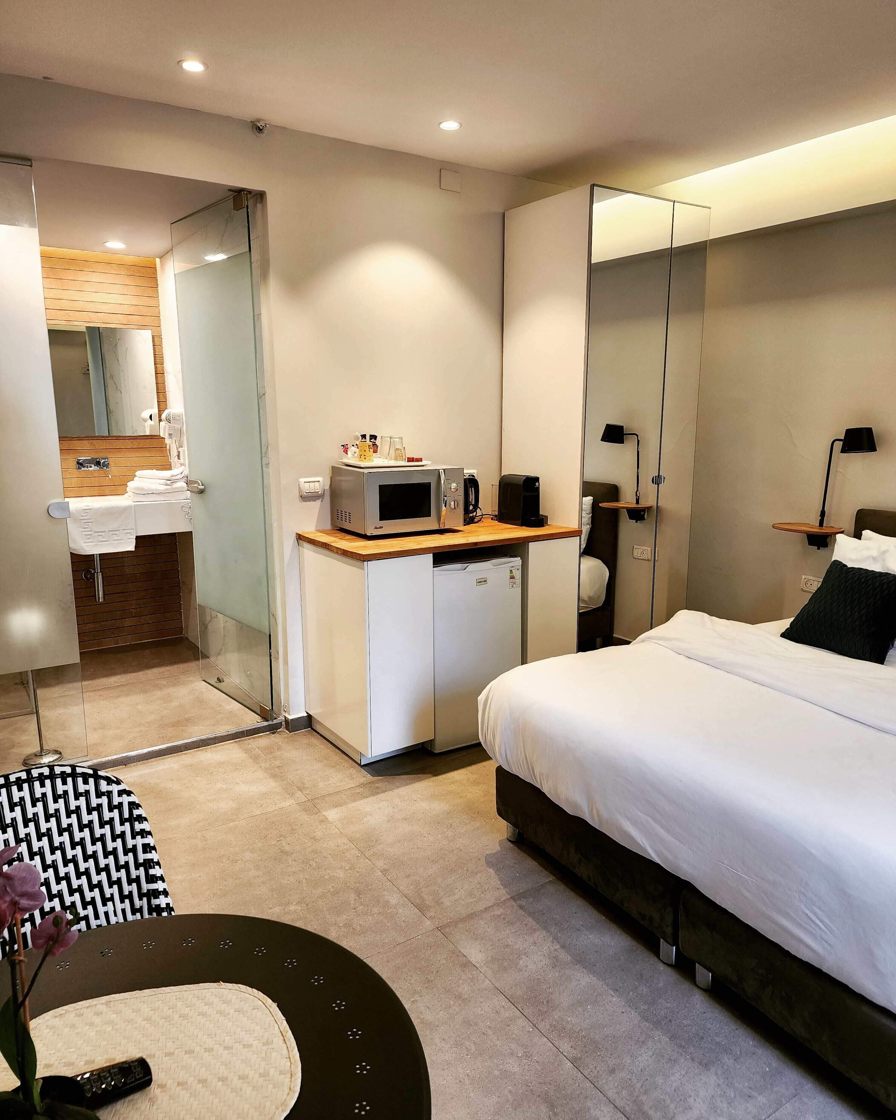 deluxe double room | hypo-allergenic bedding, minibar, in-room safe, blackout curtains