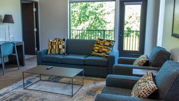 Executive King Suite River View | Desk, laptop workspace, blackout drapes, iron/ironing board