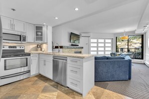 KĂŒhlschrank, Mikrowelle, Ofen, Herdplatte