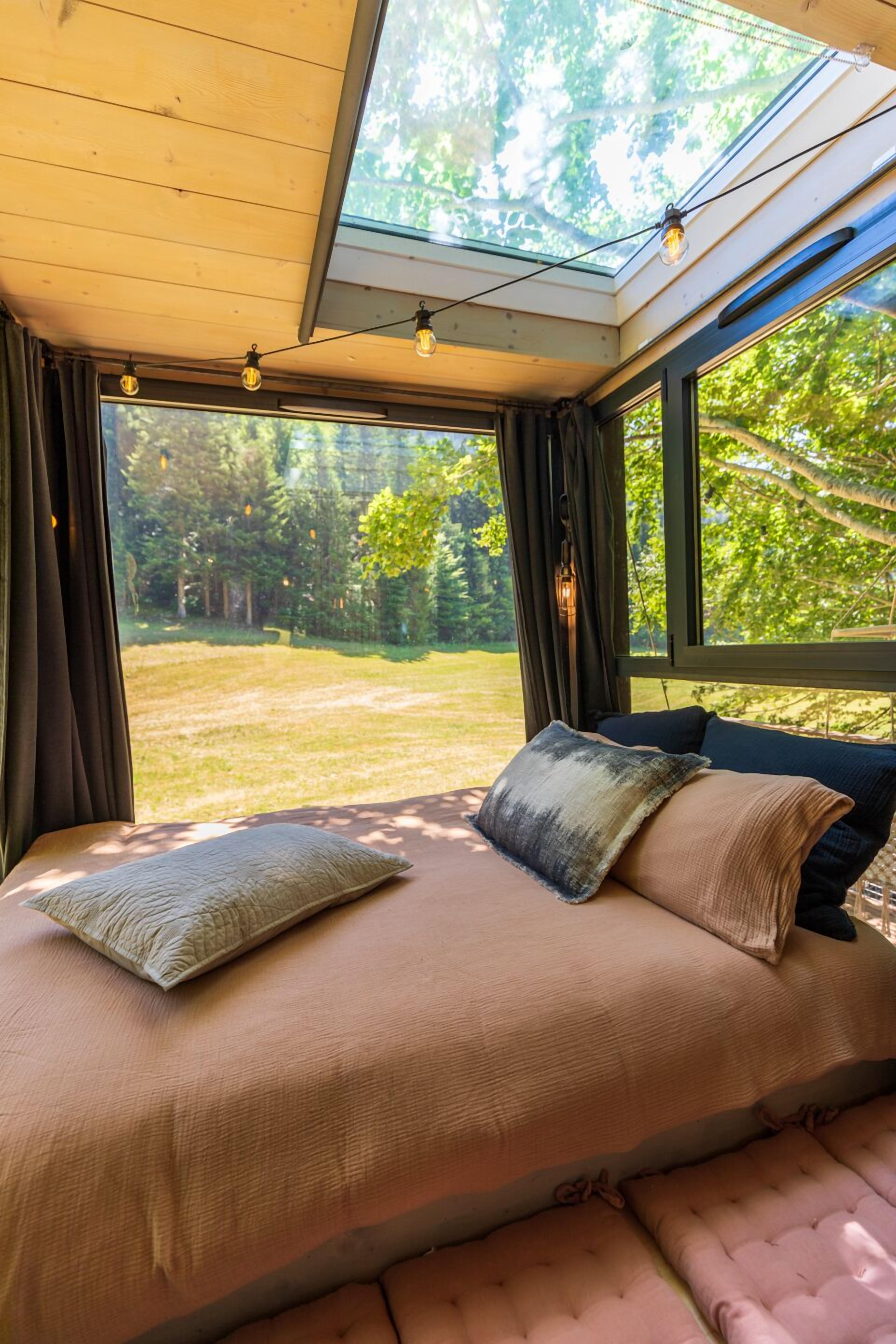 Travel crib, bed sheets