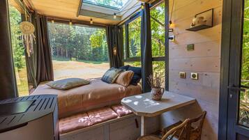 2 chambres, lit parapluie, draps fournis