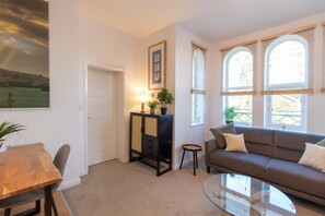 Deluxe Apartment, Ensuite (Apley) | Lounge