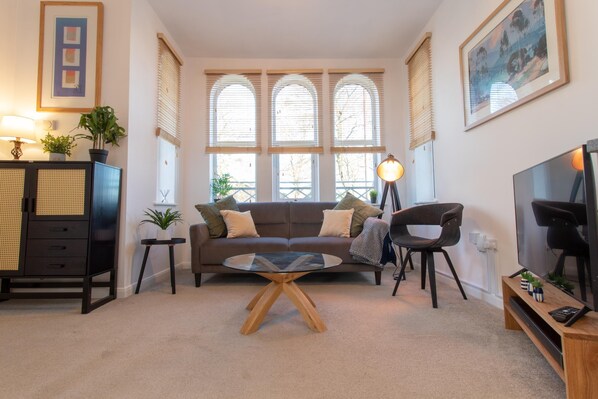 Deluxe Apartment, Ensuite (Apley) | Lounge