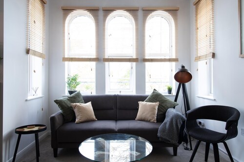 Crescent House Apartments