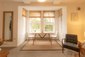 Deluxe Apartment, Accessible, Ensuite (Haughmond) | Dining