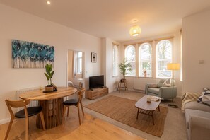 Lounge - Crescent House Apartments (Telford)