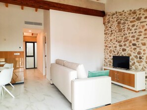 Superior Studio, Accessible, Ensuite | Dining