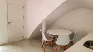 Studio – superior, tilgjengelighetstilpasset, eget bad | Spiseområde