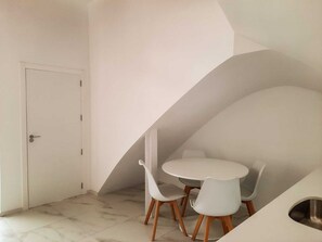 Superior Studio, Accessible, Ensuite | Dining - Termas Romanas Allon (Villajoyosa)