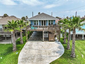 Exterior - Beautiful Palm Beach House only 2 blocks from the beach (Galveston)