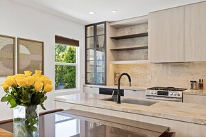 Fridge, microwave, oven, stovetop - Beautiful Palm Desert Vacation Oasis. (Palm Desert)