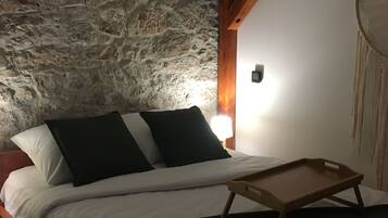 1 chambre, coffres-forts dans les chambres, fer et planche à repasser