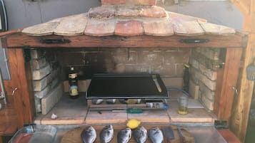 Fridge, microwave, oven, coffee/tea maker
