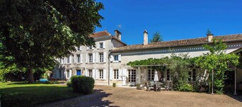 Maison de Maître with swimming pool for 12 people near Angoulême