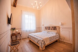 1 chambre, coffres-forts dans les chambres, bureau, Wi-Fi gratuit