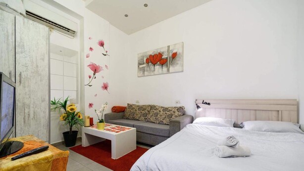 Classic Apartment - Studio famous Bogarshov by the sea (Tel Aviv)