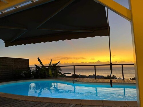 Ville de charme avec vue panoramique et piscine