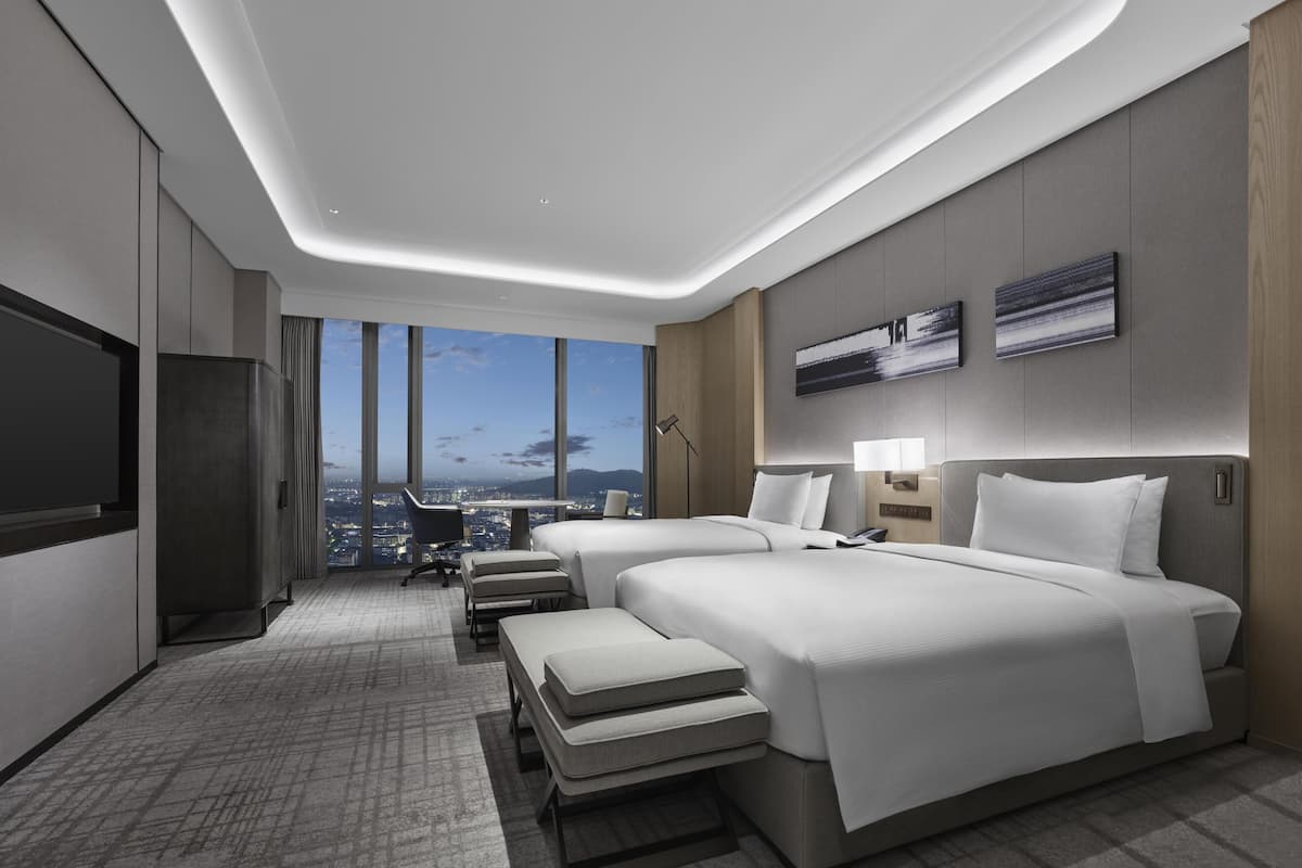 Minibar, caja de seguridad en la habitación y cortinas blackout