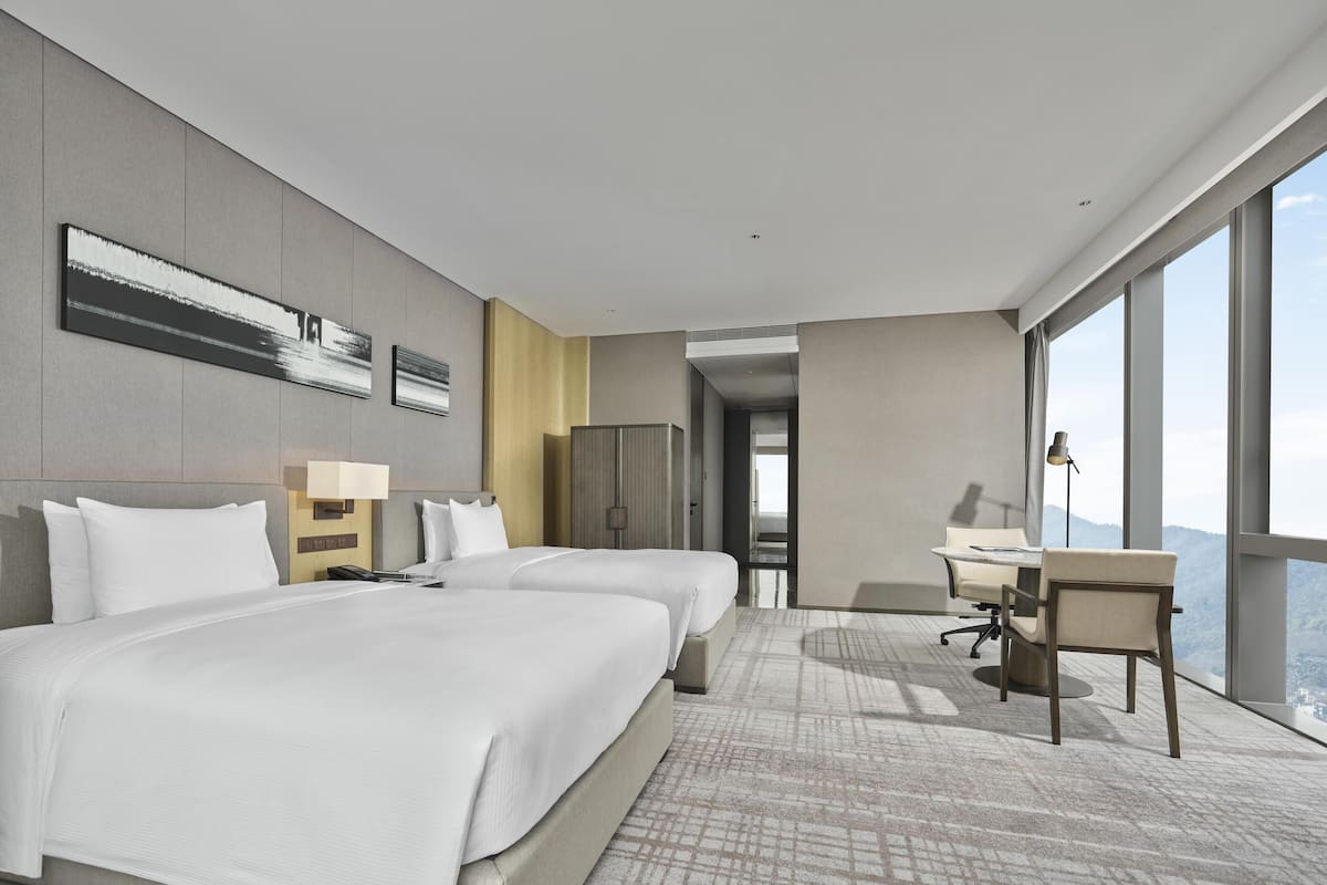 Minibar, caja de seguridad en la habitación y cortinas blackout