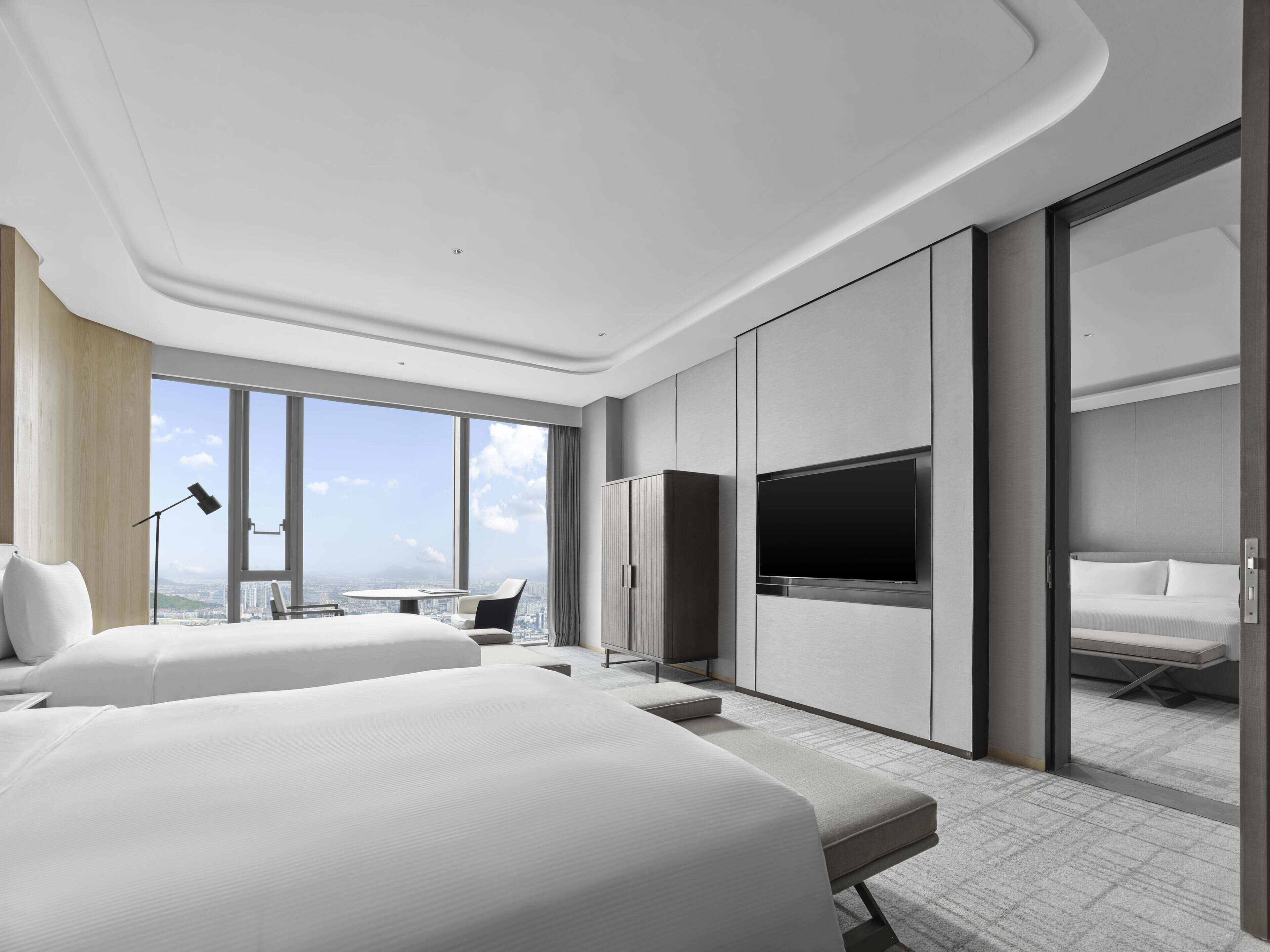 Minibar, caja de seguridad en la habitación y cortinas blackout 