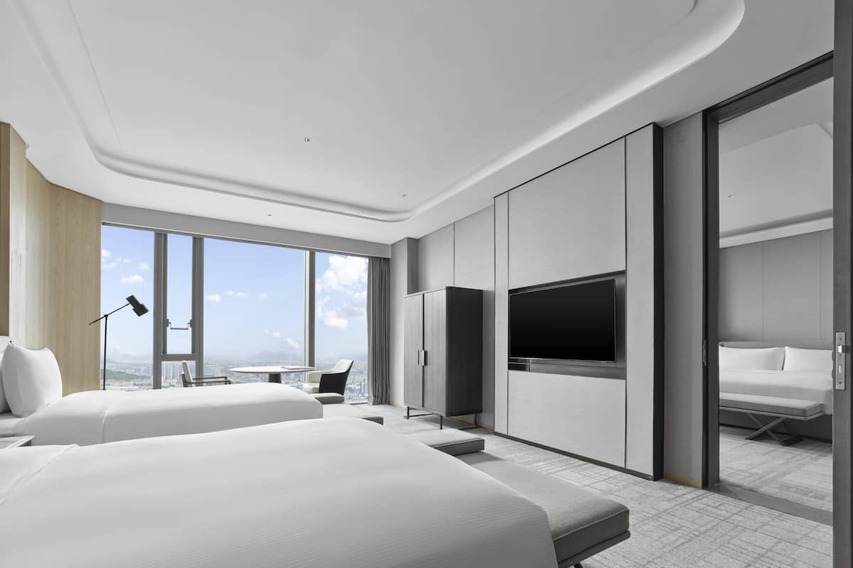 Minibar, caja de seguridad en la habitación y cortinas blackout