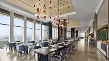 بوفيه فطور يوميًا بتكلفة قدرها (168 CNY للشخص)