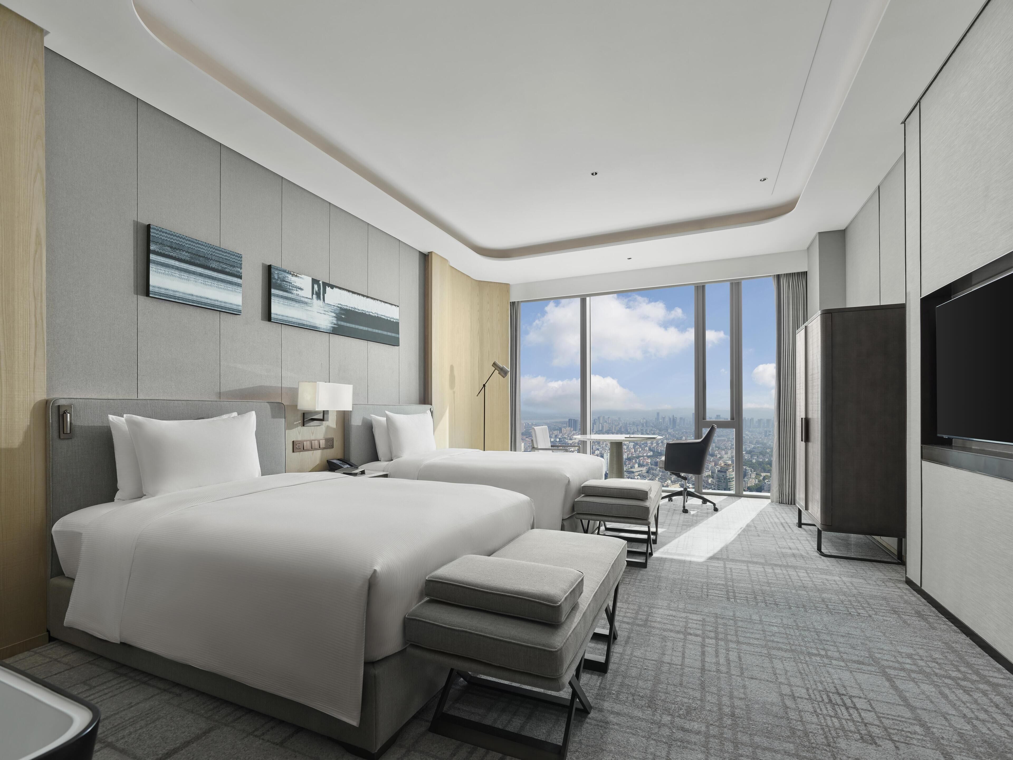 Minibar, caja de seguridad en la habitación y cortinas blackout 