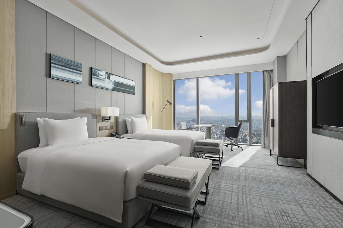 Minibar, caja de seguridad en la habitación y cortinas blackout